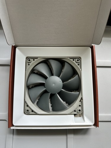 Four Noctua NF-P12 Redux-1700 PWM 4-pin (3 New Fans + 1 Used) - Afbeelding 2 van 4