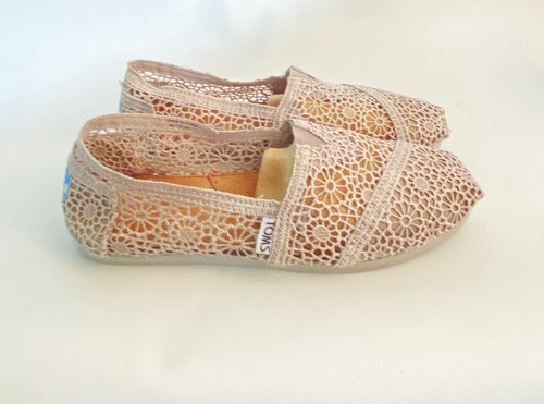 Toms Lace Shoes Floral Slip On Size 7 - Picture 3 of 5