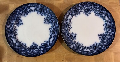 Zwei Melsary Ställe blau-weiß Halbporzellan 24 cm Speiseteller um 1900