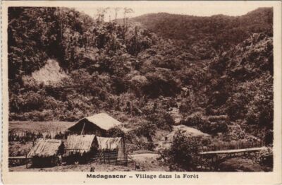 PC VILLAGE DANS LA FORET MADAGASCAR (a27681)