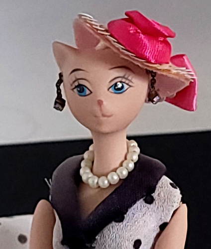Glamour Kitty Doll Figurine by Momo - Polka Dot Decorative Collectable - Rare! - Picture 6 of 12