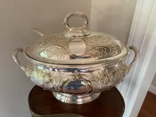 Walker & Hall  Vtg Silver Plate Soup Tureen Floral Repousse Sheffield Mint