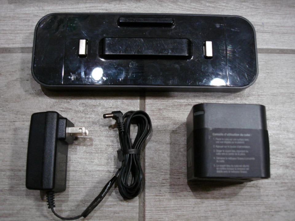 iRobot Braava Robot Vacuum Cleaner 380t - Black W/Mop 4-Pads, Charging Base, ect - Image 3 of 4