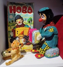 Vintage Tin Battery-Op Accordion Player Hobo wt Musical Chimp, Japan. 50s VGiPB