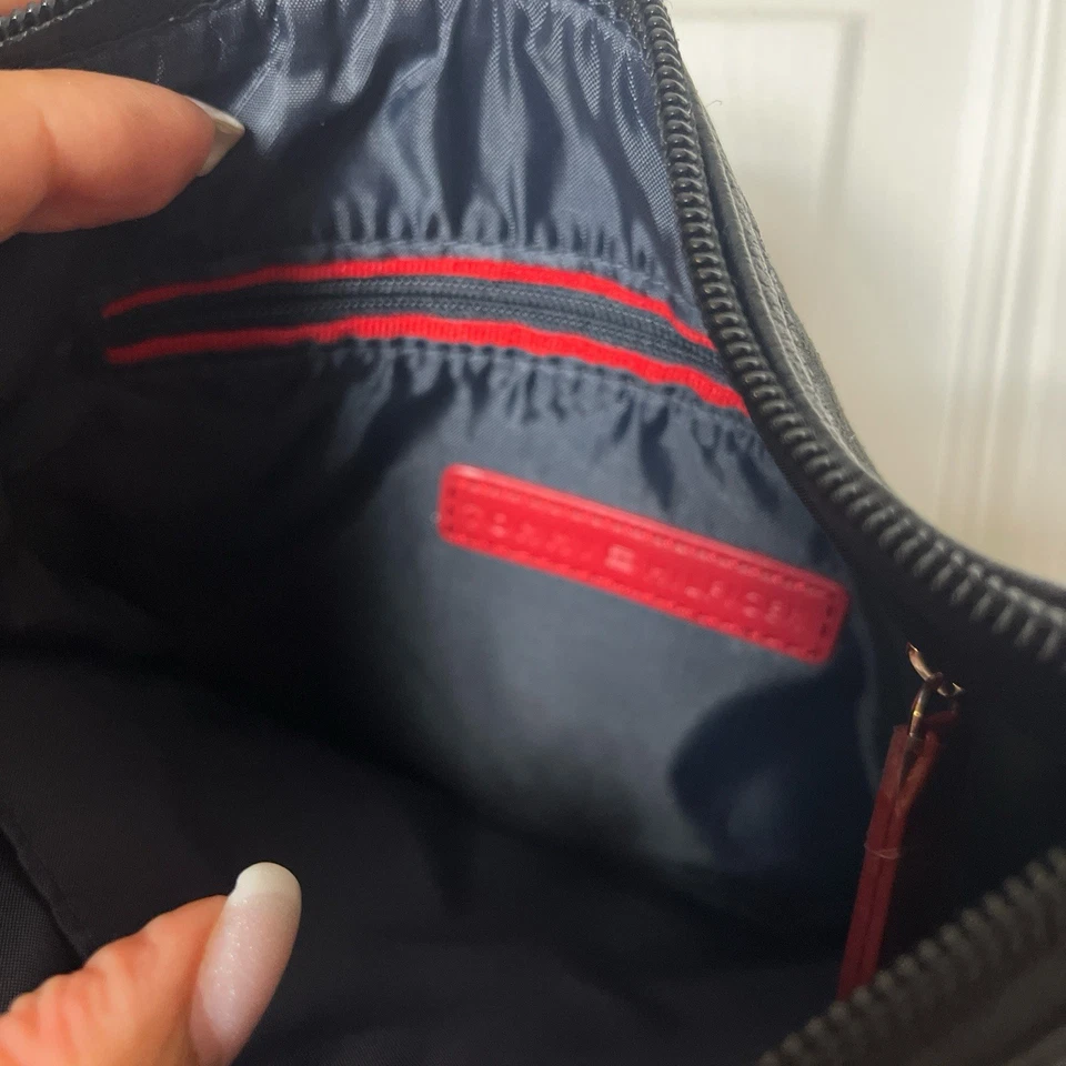 NUEVO SIN ETIQUETAS Tommy Hilfiger Negro Bandolera Bolso de Hombro Cartera Marca Logo Estampado Foto 3 de 4