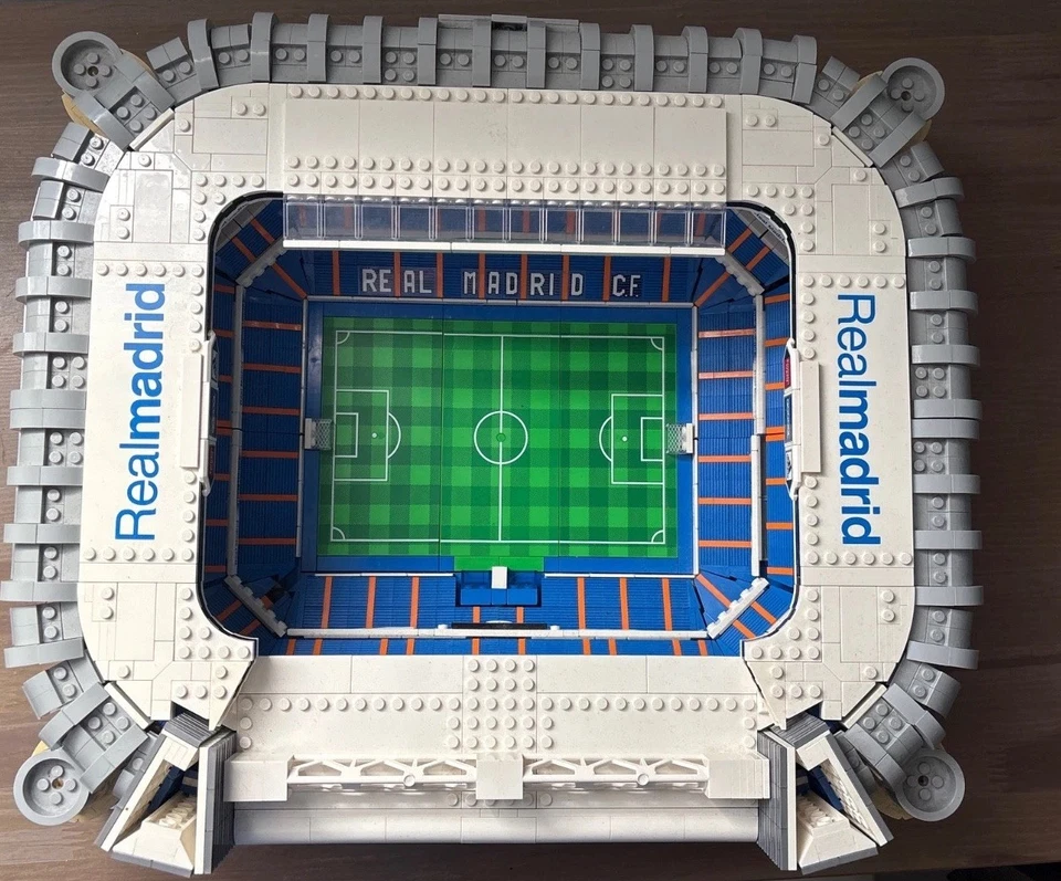 LEGO Icons 10299 Real Madrid – Santiago Bernabéu Stadium, photo 1 sur 5