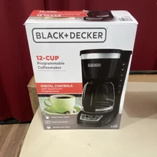BLACK+DECKER CM1160B Cafetière Programmable 12 Tasses Commandes Numériques Noir