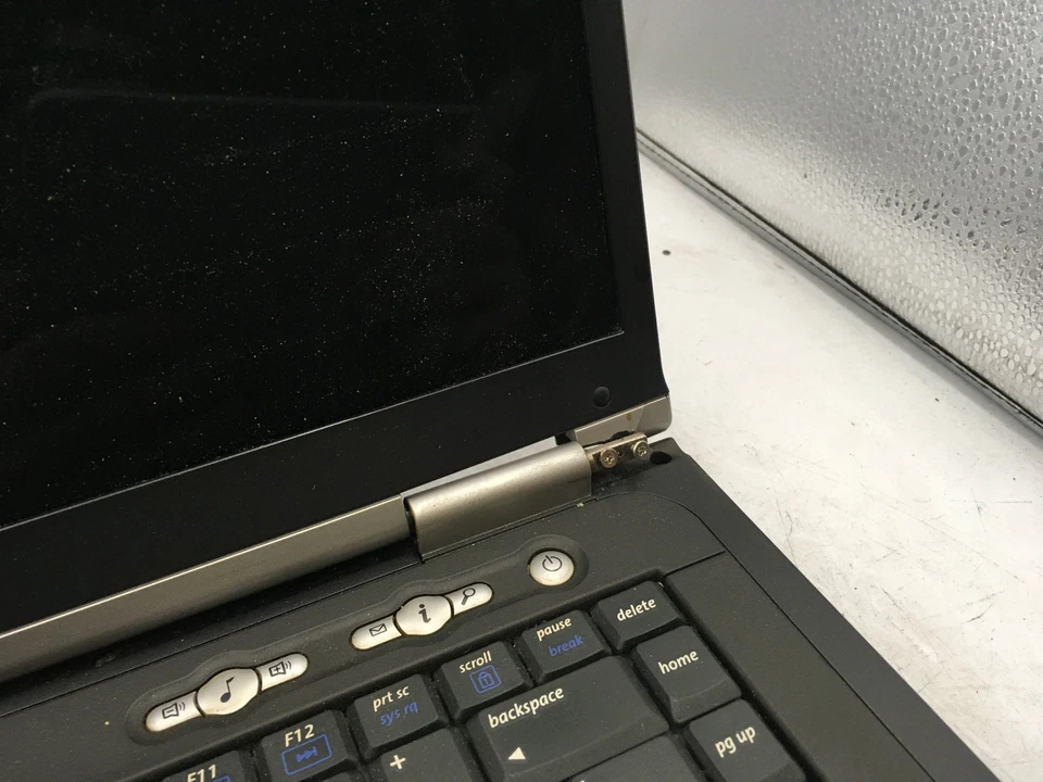 GATEWAY W730 K8X -FOR PARTS/NO POWER- INTEL PENTIUM 4 - NO RAM - NO OS -READ- BB - Image 2 of 4