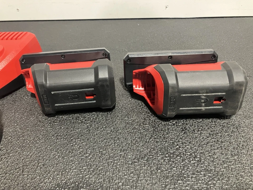 Milwaukee M12 M18 Work Light Lot 2367-20 2359-20 With Batteries And Chargers - Image 4 of 4