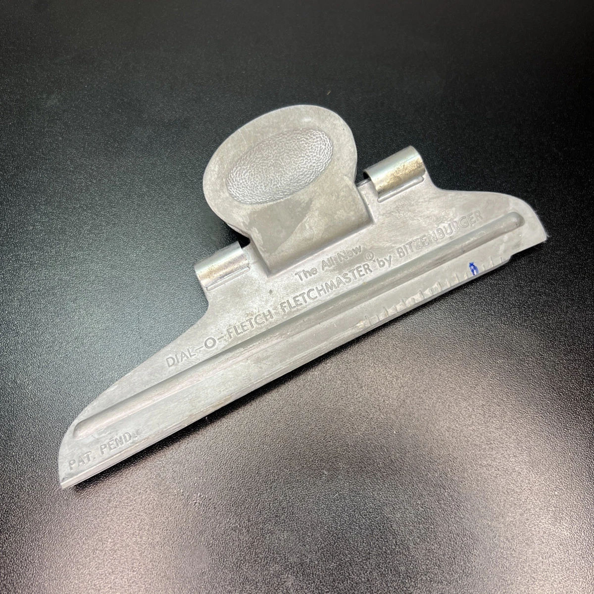 Bitzenburger - Gabarit d'empennage - Modèle L-1004 hélicoïdal – Jim-Bows Archery Calgary