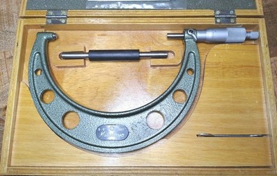 Mitutoyo 103-220A Outside Micrometer 5''-6'' .0001'' W/Standard, Wrench and Case