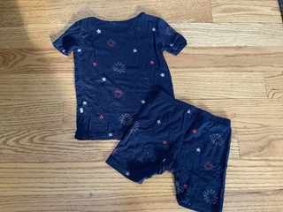 Conjunto de pijama Kyte Baby manga corta azul marino fuegos artificiales talla 3T
