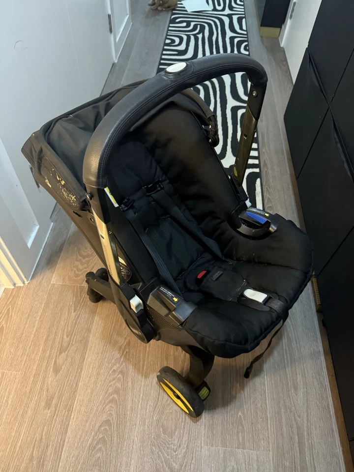 Doona Max Bundle - Limited Edition Gold Car Seat Stroller, Base And Bag - Image 3 of 4