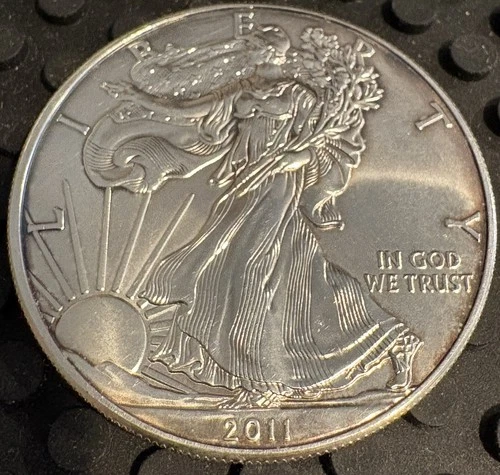 2011 American Silver Eagle 1 Troy Oz Fine Silver Beautiful .999 Fine Silver Coin