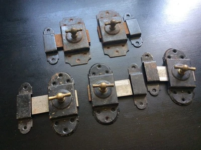 lot de 5 ancien verrou targette en fer et laiton ancien stock - Photo 1/2