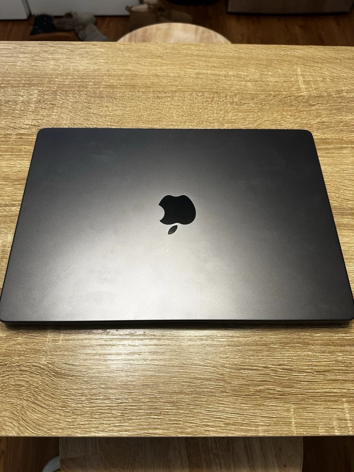 Apple MacBook Pro 14-дюймовый чип M3 Pro, 18 ГБ RAM, 512 ГБ SSD, космический черный 2023 - Изображение 2 из 4