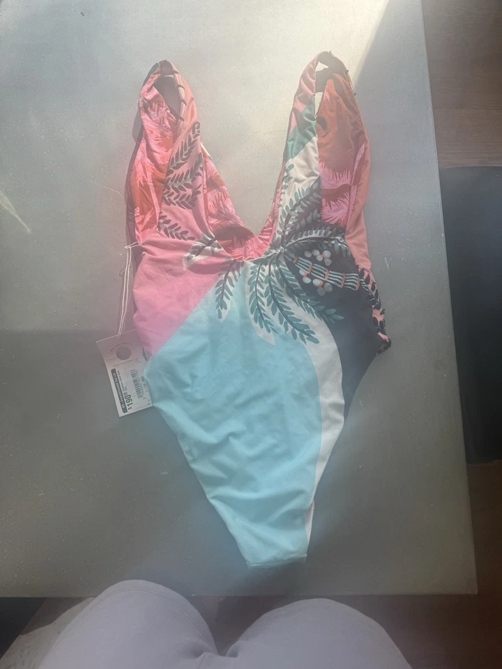 Hermosas palmeras Maaji de una pieza   Foto 2 de 4