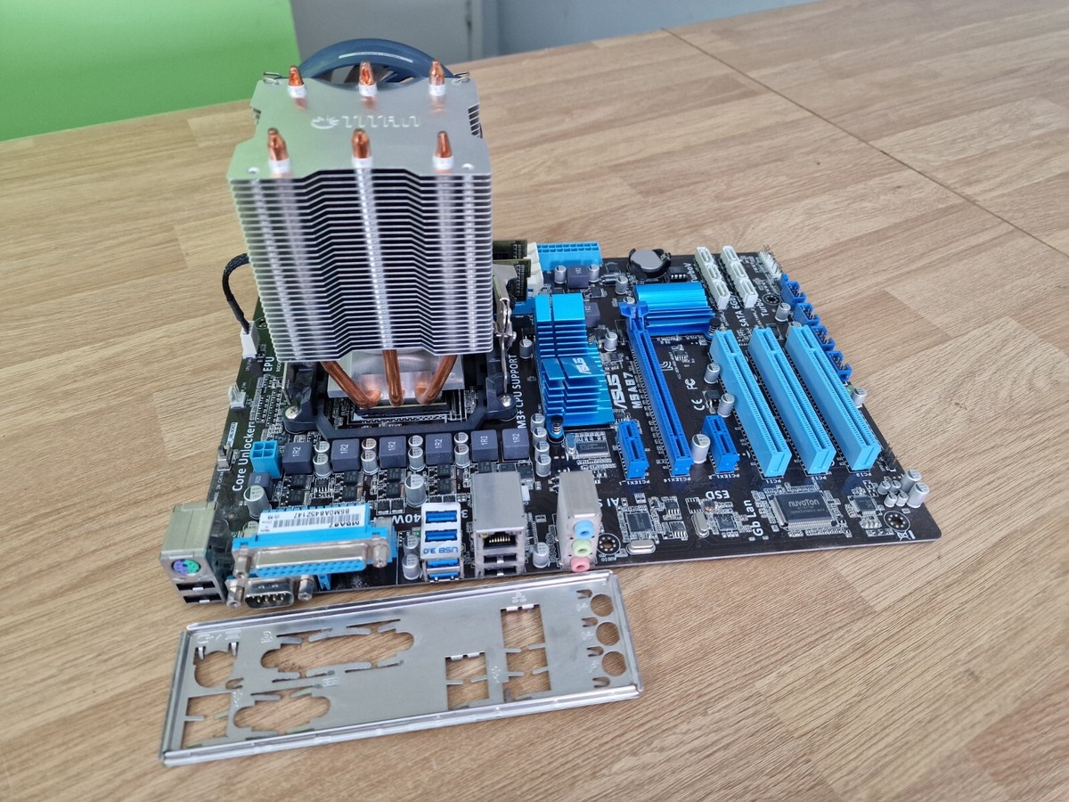 ASUS M5A87 motherboard Skt AM3+ Phenom X4 II 955 Processor + 4GB