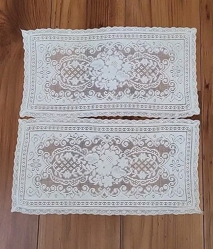 Vintage ivory Lace doilies. 6"×11"