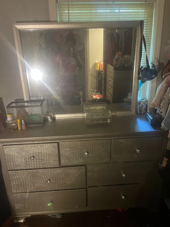 furniture king size used bedroom w/ led lights - Image 2 of 4