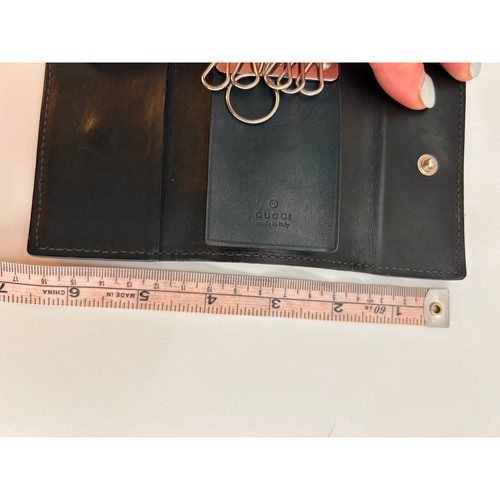 GUCCI Black Leather Monogram Key Holder Case 6 Hooks Snap Closure - Picture 6 of 6