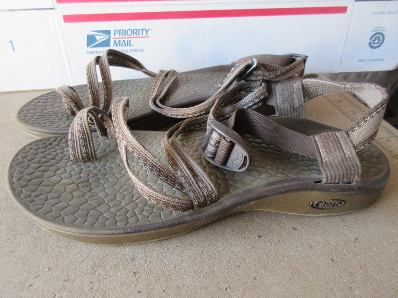 Women's Chaco  toe loop  Sandals, W 11  - (O 905)