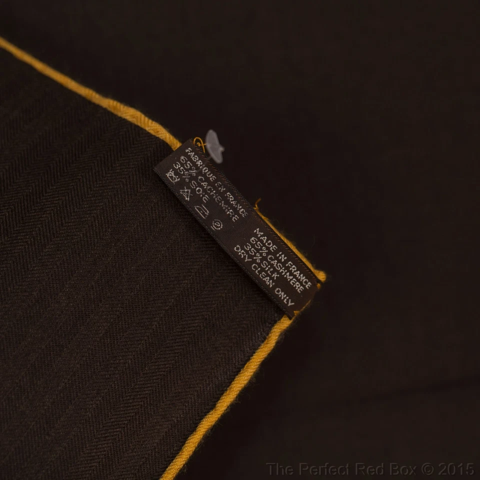 Auténtico. Mantón Hermes Carre H Uni - CS140 - Ecorce Jaune d'or NUEVO con etiqueta de cuidado Foto 2 de 4