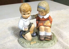 Goebel Hummel Sweethearts porcelain figurine BH146 2000