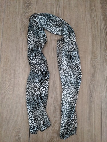 Women's Elegant Scarf - Picture 5 of 12