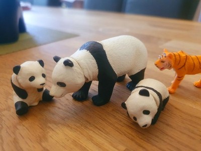 Takara Tomy ANIA Panda mit Babys Spielfiguren