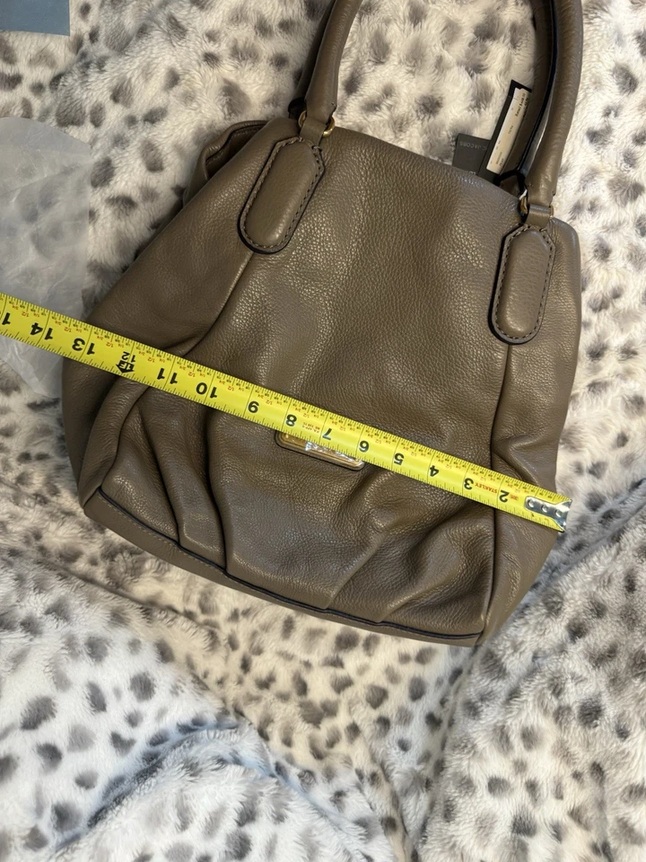 🌞BOLSO DE HOMBRO LG DE CUERO ITALIANO TOPO Q FRAN PUMA NUEVO MARC JACOBS🌺¡NUEVO CON ETIQUETAS! Foto 2 de 4