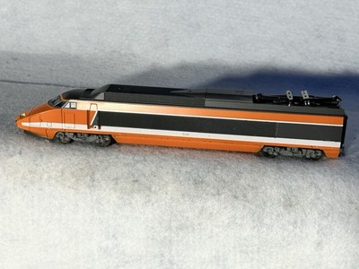 Sleek LIMA  Golden Series HO InterCity Train Set Pwrd. Loco, Dummy, 2 Pass. Cars