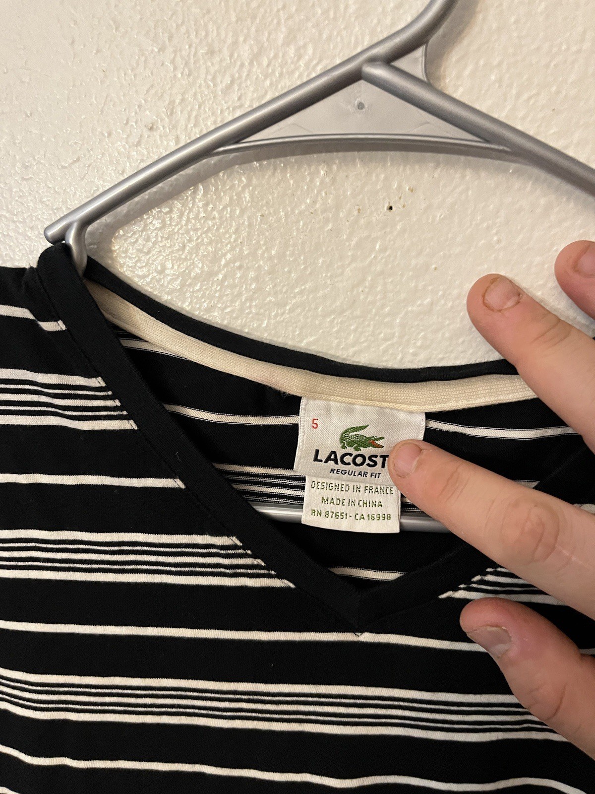 Lacoste Men’s Regular Fit Striped V-Neck T-Shirt Size 5 L Black White thumbnail 2