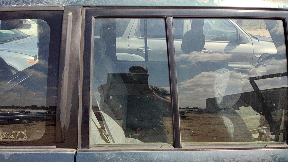 91-98 Suzuki Sidekick Passenger Ventana Ventilación Trasera Derecha Puerta Trasera Vidrio con Marco Foto 4 de 4