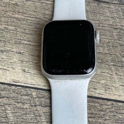 Apple Watch Series 5 Smartwatch White Strap GPS 40mm Touchscreen