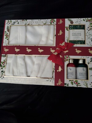 Baylis & Harding The Fuzzy Duck Luxury Womens Bath Robe Bath Crystals Set NIB