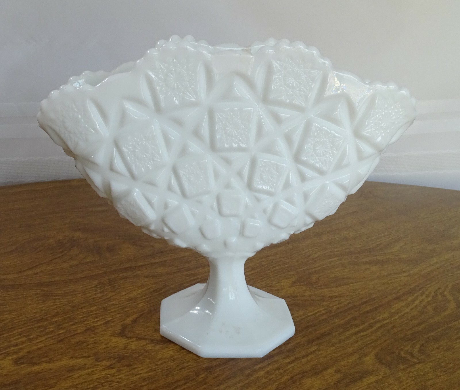 MILK GLASS NAPKIN HOLDER ELEGANT VINTAGE WESTMORELAND QUILT PATTERN