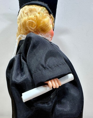 Colección Escaparate en Miniatura Madame Alexander #307 - Graduación - Imagen 5 de 7