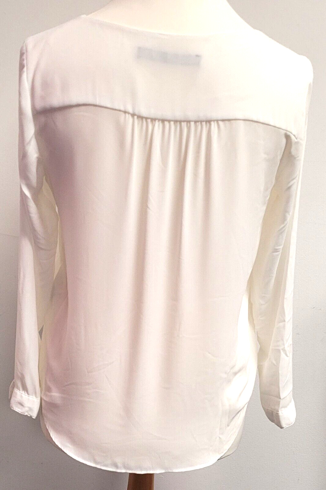 Zara Blouse White Small V-Neck Long Sleeve Ruffle Front Pre-Owned image 2