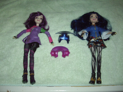 EUC 2 Disney Decendants Dolls Evie Mal 12''