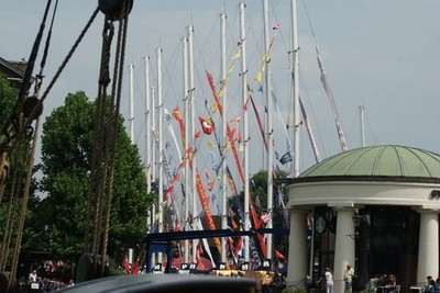 Foto A2 Blick auf eine bunte Mastenvielfalt der Weltrunde Ausschnitt c2014