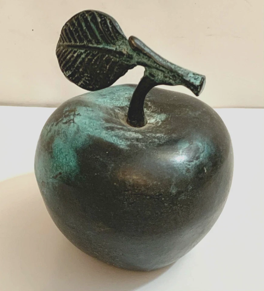 Escultura de manzana Verdigis de bronce macizo estilo Andreas Wargenbrant Foto 2 de 4