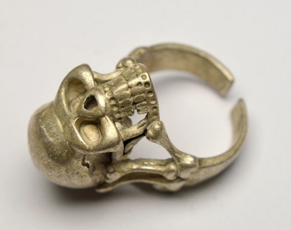 HUGE ! GOTHIC SKULL SILVER HEAVY RING FOR MEN - Image 4 of 4