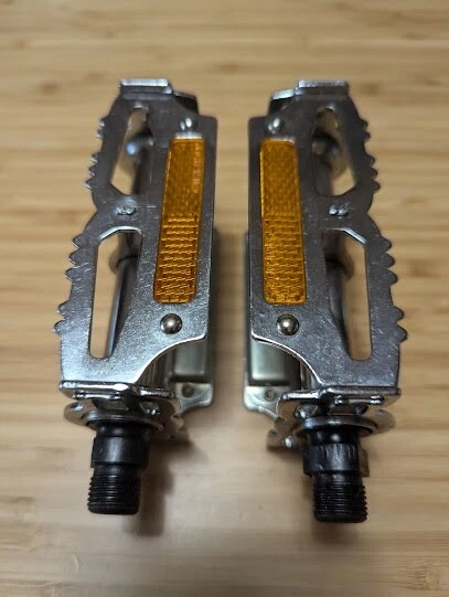 MKS 33 pedals. 9/16" Self levelling pedals Klunker/Touring Made in Japan Foto 2 de 4