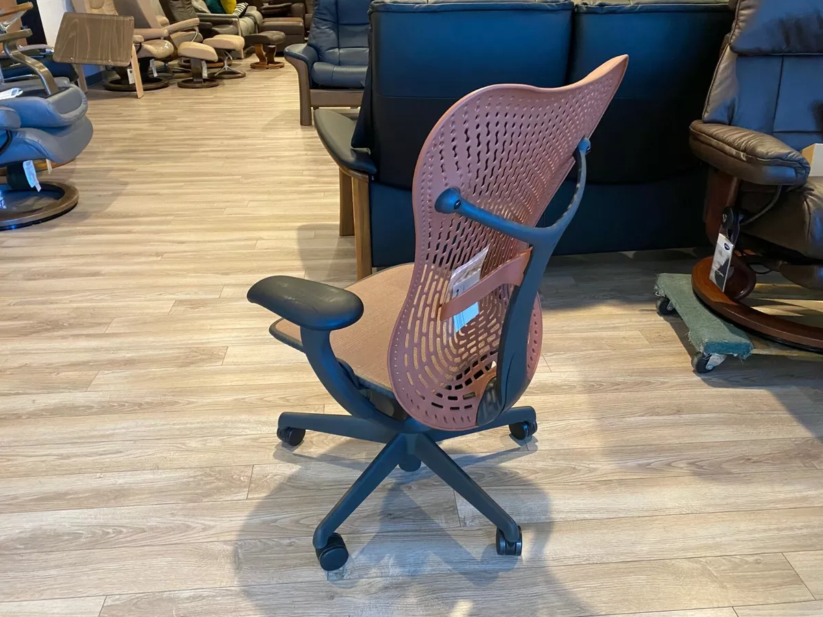 Herman Miller Mirra Office Desk Chair Terra Cotta Airweave Graphite Frame