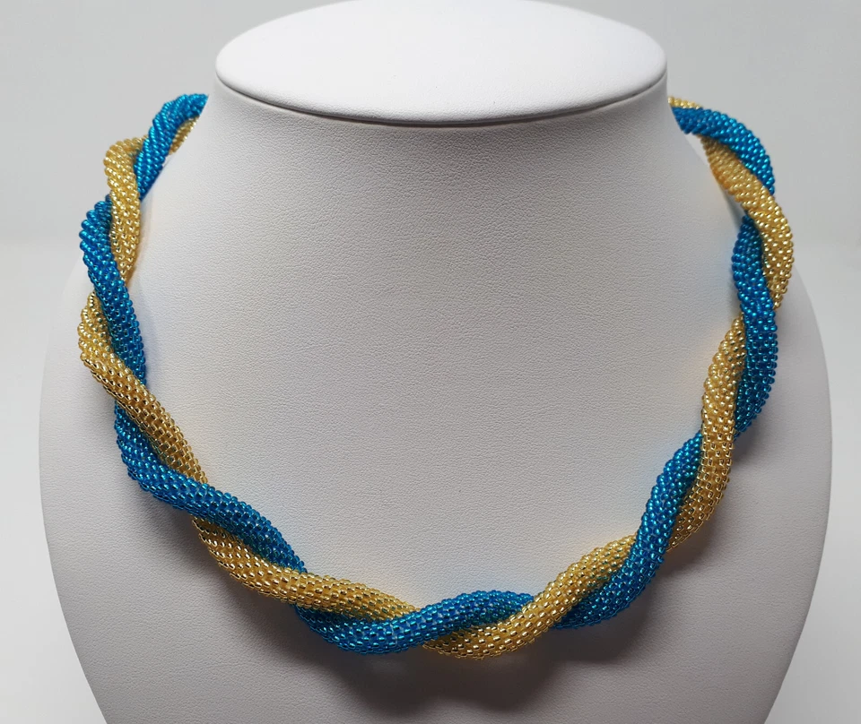 Gehäkelte Perlenkette, gedrehte Stränge, blaue u. goldene Glasperlen, Handarbeit - Bild 4 von 4