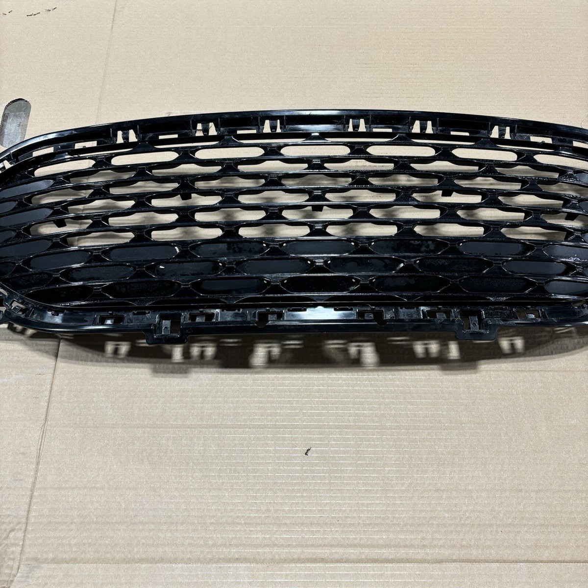 グラフェンブルフ 2020-2022 Ford Escape Front Bumper Center Grille Molding