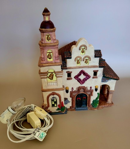 Iglesia de adobe coleccionable Dickens 1999, 7,5" de ancho, 9,5" hasta la parte superior del campanario - Imagen 2 de 6