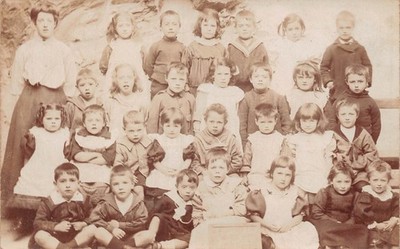POSTKARTE DEVON CHUDLEIGH GRUNDSCHULGRUPPE RPPC