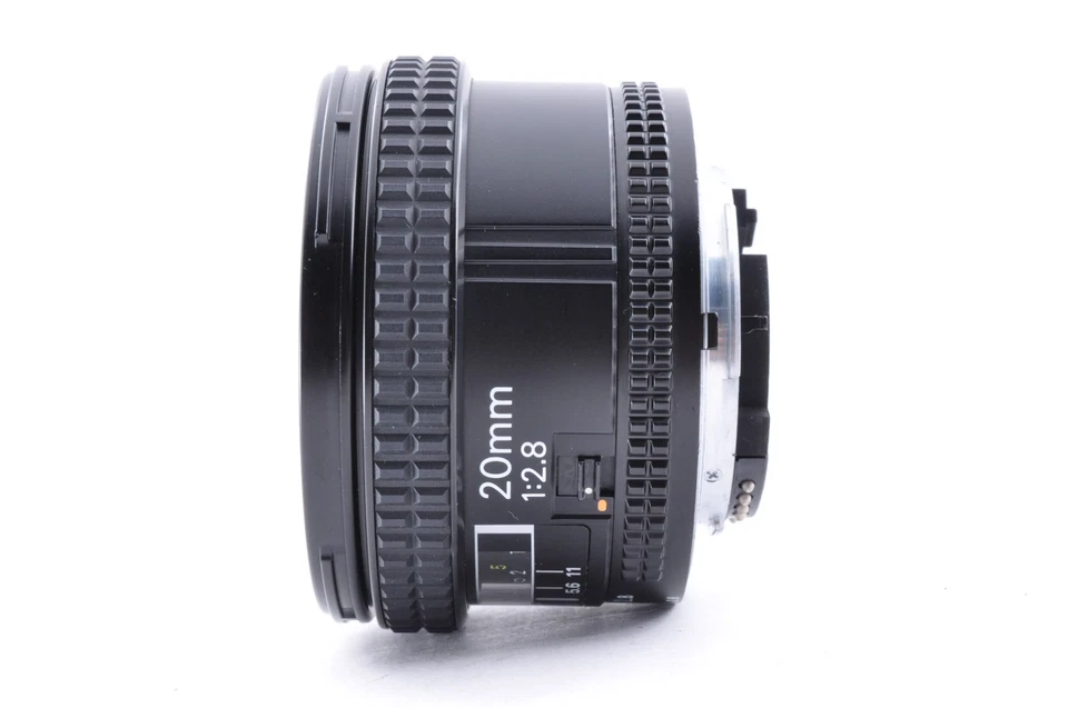 Lente gran angular Nikon AF Nikkor 20 mm F/2,8 para montaje F de Japón casi como nueva Foto 4 de 4